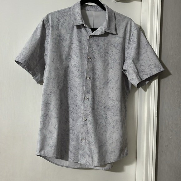 Airing Easy Short Sleeve Button Up Shirt
Ventlight Mesh
DESIGNED FOR ON THE MOVE - Picture 6 of 11